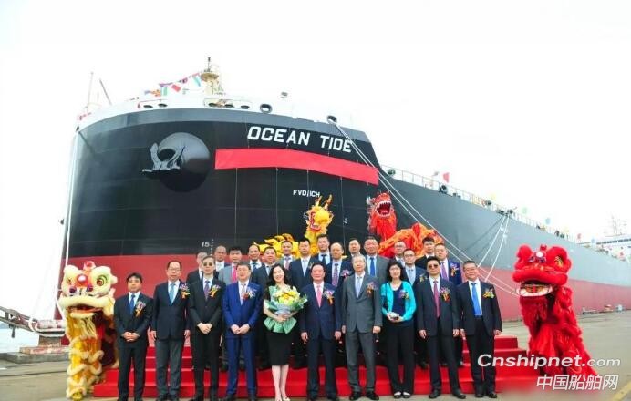 揚子江船業82000DWT散貨船順利命名交付